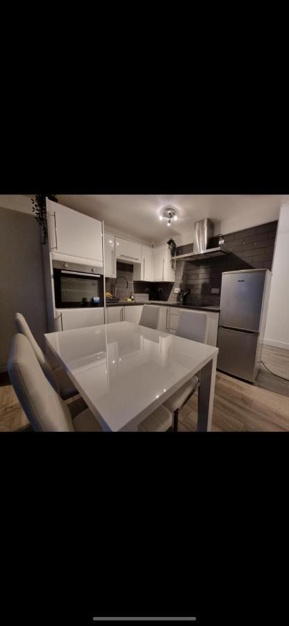 Modern 2 Bed Apartment & Free Parking Canterbury Bagian luar foto
